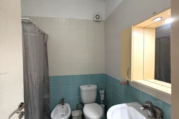 Shtepi me qera Apartament ne Tirane, 2+1, Mobilimi E mobiluar, Pagesa 50,000  Leke.