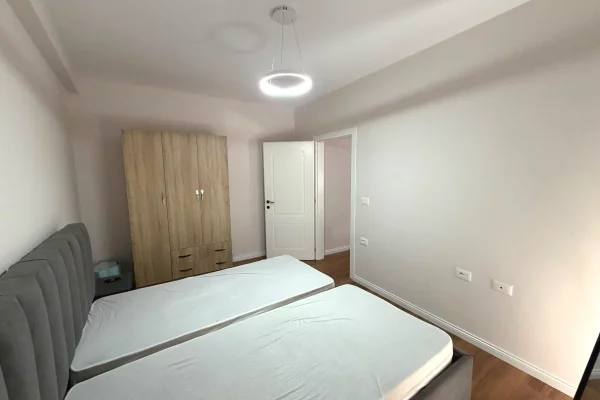 Shtepi me qera Apartament ne Tirane, 2+1, Mobilimi E mobiluar, Pagesa 750  Euro.