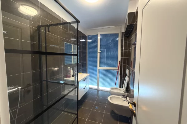 Shtepi me qera Apartament ne Tirane, 2+1, Mobilimi E mobiluar, Pagesa 750  Euro.