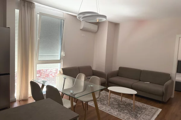 Shtepi me qera Apartament ne Tirane, 2+1, Mobilimi E mobiluar, Pagesa 750  Euro.