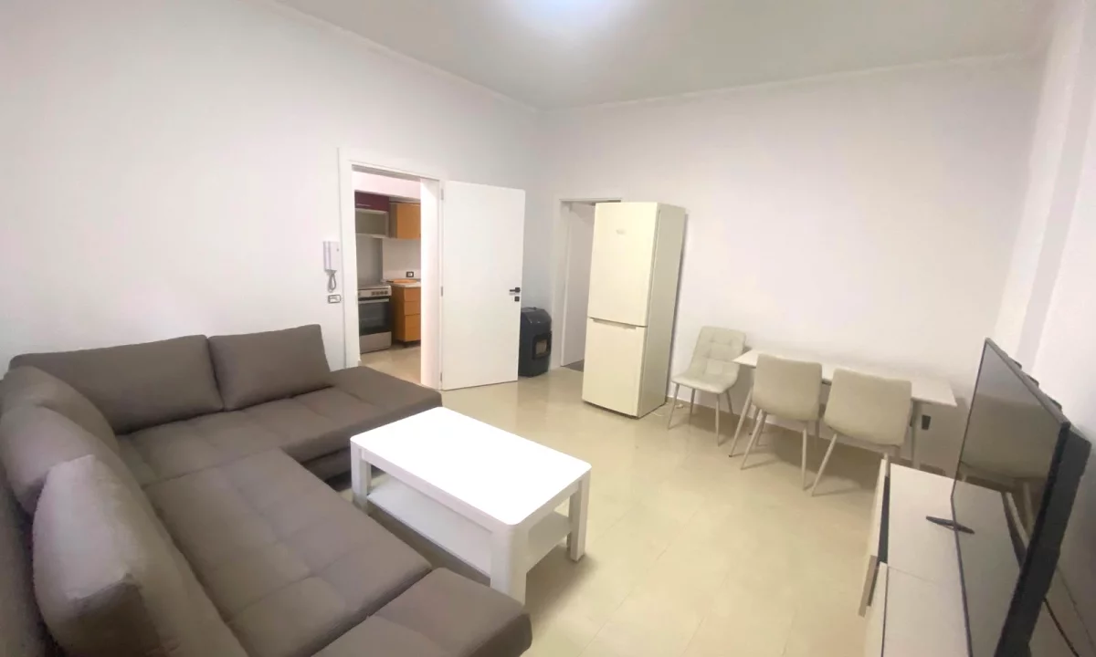 Shtepi me qera Shtepi Private ne Tirane, 1+1, Mobilimi E mobiluar, Pagesa 45,000  Leke.