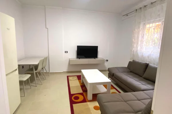 Shtepi me qera Shtepi Private ne Tirane, 1+1, Mobilimi E mobiluar, Pagesa 45,000  Leke.
