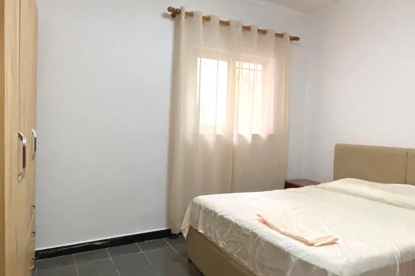 Shtepi me qera Shtepi Private ne Tirane, 1+1, Mobilimi E mobiluar, Pagesa 45,000  Leke.