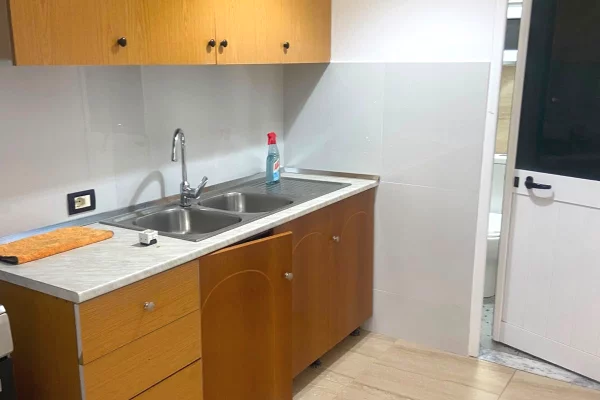 Shtepi me qera Shtepi Private ne Tirane, 1+1, Mobilimi E mobiluar, Pagesa 45,000  Leke.