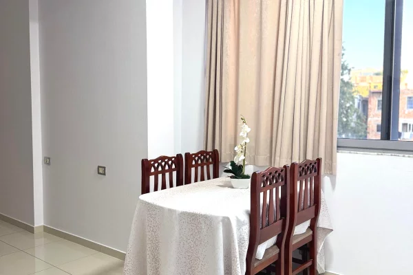 Shtepi me qera Apartament ne Tirane, 2+1, Mobilimi E mobiluar, Pagesa 700  Euro.