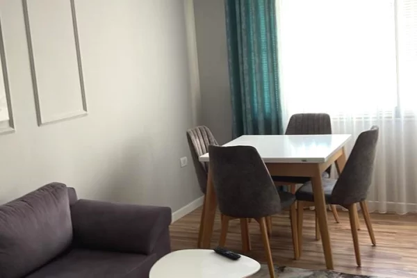Shtepi me qera Apartament ne Tirane, 2+1, Mobilimi E mobiluar, Pagesa 50,000  Leke.