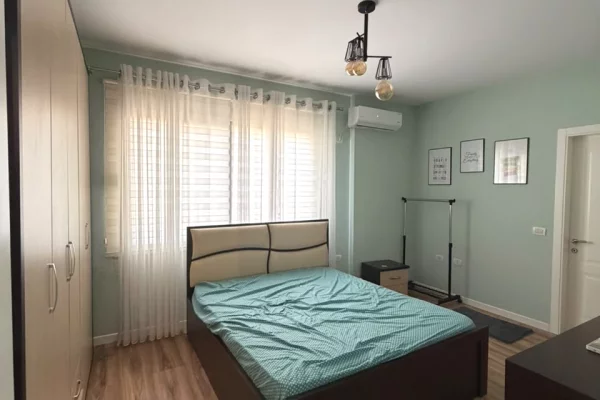 Shtepi me qera Apartament ne Tirane, 2+1, Mobilimi E mobiluar, Pagesa 50,000  Leke.