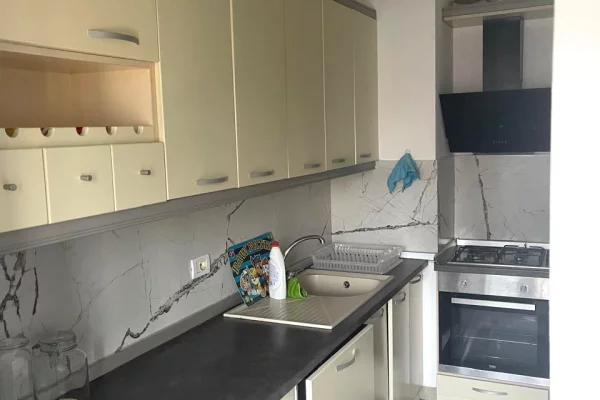 Shtepi me qera Apartament ne Tirane, 2+1, Mobilimi E mobiluar, Pagesa 50,000  Leke.
