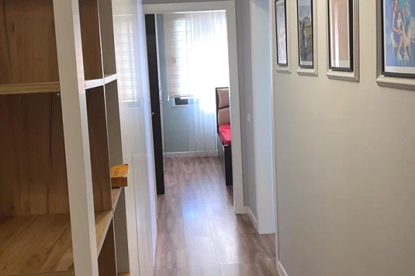 Shtepi me qera Apartament ne Tirane, 2+1, Mobilimi E mobiluar, Pagesa 50,000  Leke.