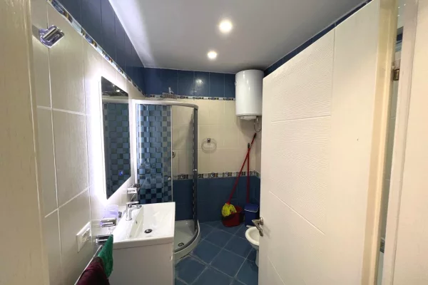 Shtepi me qera Apartament ne Tirane, 2+1, Mobilimi E mobiluar, Pagesa 60,000  Leke.