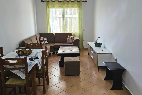 Shtepi me qera Shtepi Private ne Tirane, 3+1, Mobilimi E mobiluar, Pagesa 55,000  Leke.