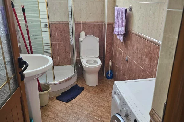 Shtepi me qera Shtepi Private ne Tirane, 3+1, Mobilimi E mobiluar, Pagesa 55,000  Leke.