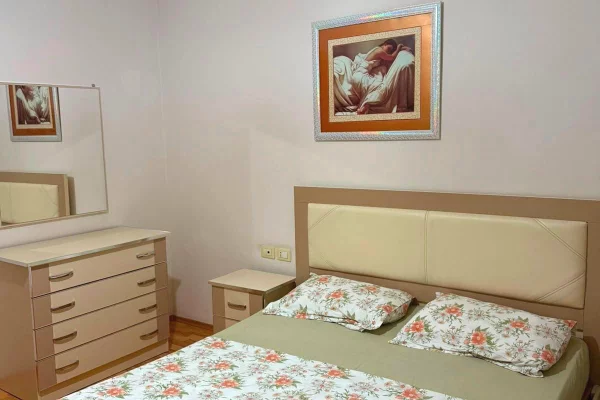 Jepet me qera apartament 1+1 Concord Center, RRUGA 5 MAJI  50.000LEKE / muaj