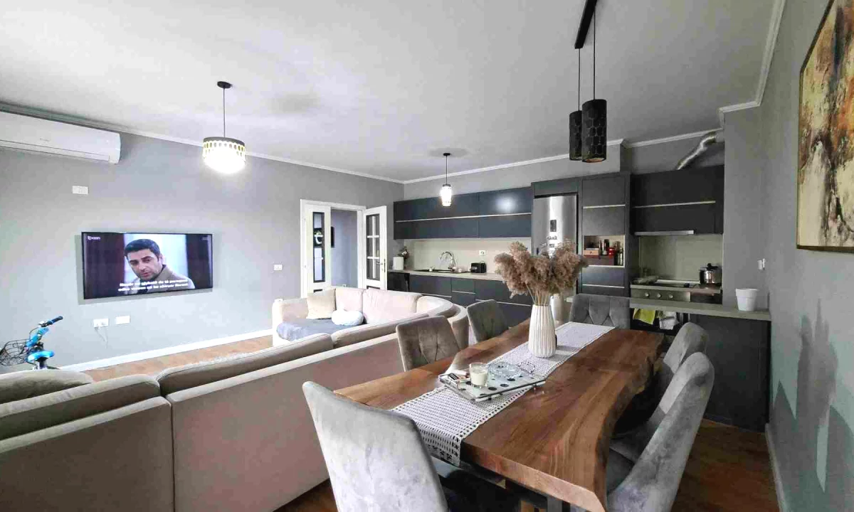 Shtepi me qera Apartament ne Tirane, 2+1, Mobilimi E mobiluar, Pagesa 70,000  Leke.