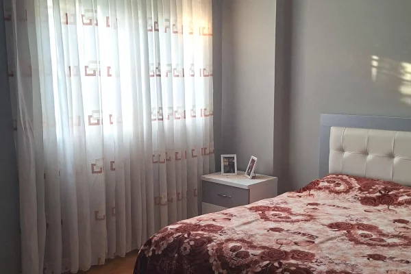 Shtepi me qera Apartament ne Tirane, 2+1, Mobilimi E mobiluar, Pagesa 70,000  Leke.