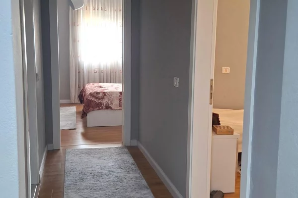 Shtepi me qera Apartament ne Tirane, 2+1, Mobilimi E mobiluar, Pagesa 70,000  Leke.