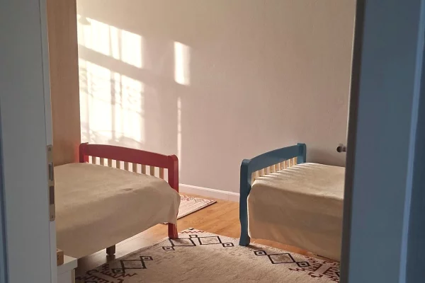 Shtepi me qera Apartament ne Tirane, 2+1, Mobilimi E mobiluar, Pagesa 70,000  Leke.