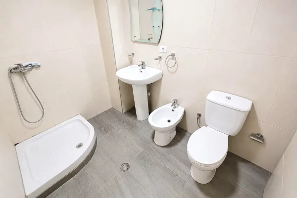 Shtepi me qera Apartament ne Tirane, 2+1, Mobilimi E mobiluar, Pagesa 65,000  Leke.
