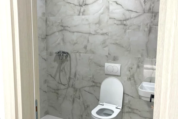 Shtepi me qera Apartament ne Tirane, 2+1, Mobilimi Bosh, pa mobiluar, Pagesa 45,000  Leke.