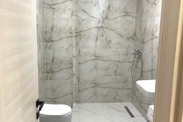 Shtepi me qera Apartament ne Tirane, 2+1, Mobilimi Bosh, pa mobiluar, Pagesa 45,000  Leke.