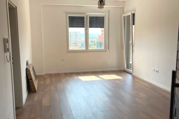 Shtepi me qera Apartament ne Tirane, 2+1, Mobilimi Bosh, pa mobiluar, Pagesa 45,000  Leke.