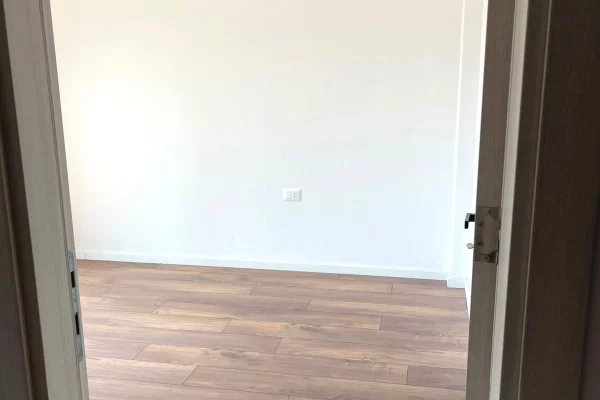 Shtepi me qera Apartament ne Tirane, 2+1, Mobilimi Bosh, pa mobiluar, Pagesa 45,000  Leke.