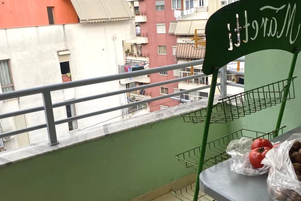 Shtepi me qera Apartament ne Tirane, 3+1, Mobilimi E mobiluar, Pagesa 45,000  Leke.