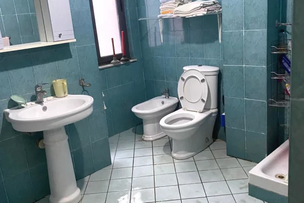 Shtepi me qera Apartament ne Tirane, 3+1, Mobilimi E mobiluar, Pagesa 45,000  Leke.