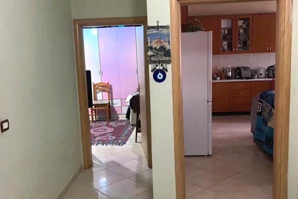 Shtepi me qera Apartament ne Tirane, 3+1, Mobilimi E mobiluar, Pagesa 45,000  Leke.