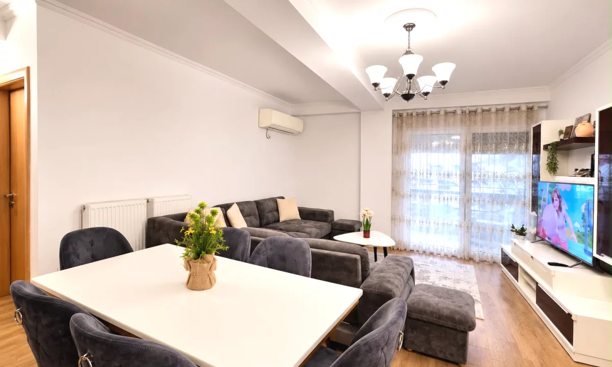 Shtepi me qera Apartament ne Tirane, 2+1, Mobilimi E mobiluar, Pagesa 65,000  Leke.