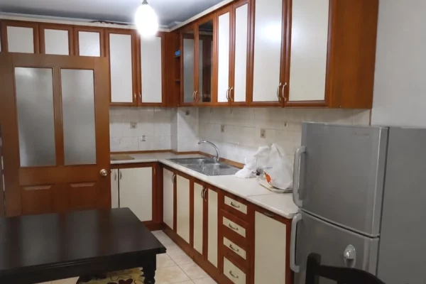 Shtepi me qera Apartament ne Tirane, 1+1, Mobilimi E mobiluar, Pagesa 45,000  Leke.