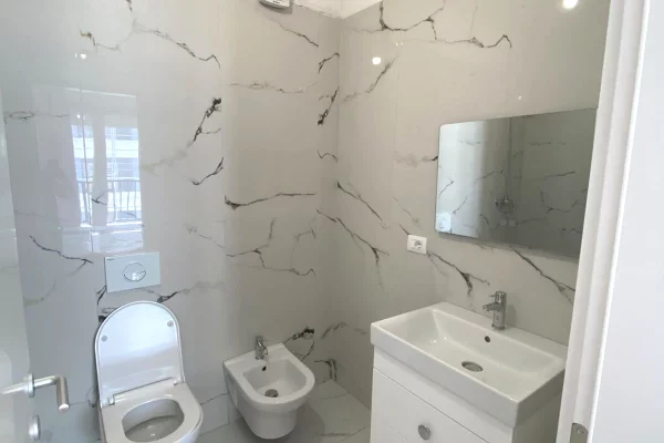 Shtepi me qera Apartament ne Tirane, 2+1, Mobilimi E mobiluar, Pagesa 50,000  Leke.