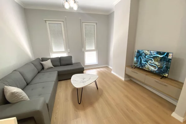 Shtepi me qera Apartament ne Tirane, 2+1, Mobilimi E mobiluar, Pagesa 50,000  Leke.
