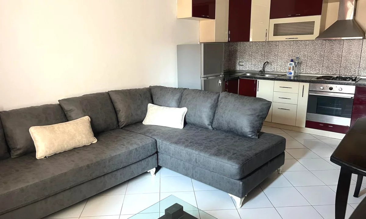 Shtepi me qera Apartament ne Tirane, 2+1, Mobilimi E mobiluar, Pagesa 50,000  Leke.