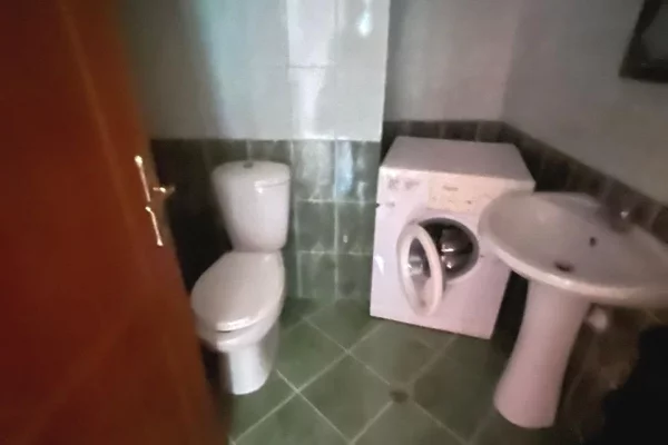 Shtepi me qera Apartament ne Tirane, 2+1, Mobilimi E mobiluar, Pagesa 50,000  Leke.