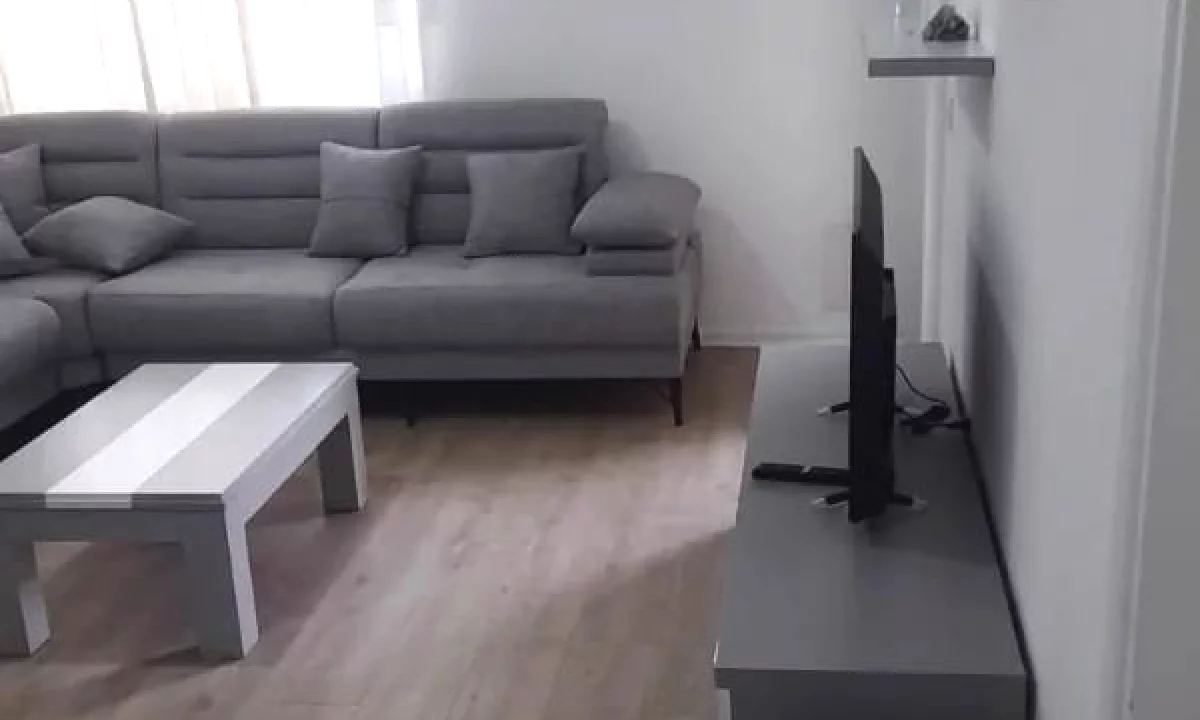 Shtepi me qera Apartament ne Tirane, 1+1, Mobilimi E mobiluar, Pagesa 50,000  Leke.