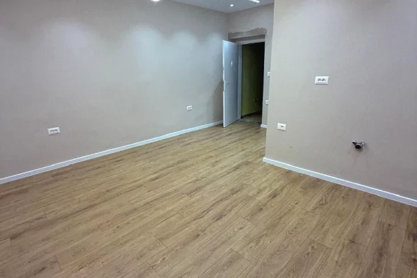Shtepi ne shitje Apartament ne Tirane, Garsoniere, Mobilimi Bosh, pa mobiluar, Pagesa 7,500,000  Leke.