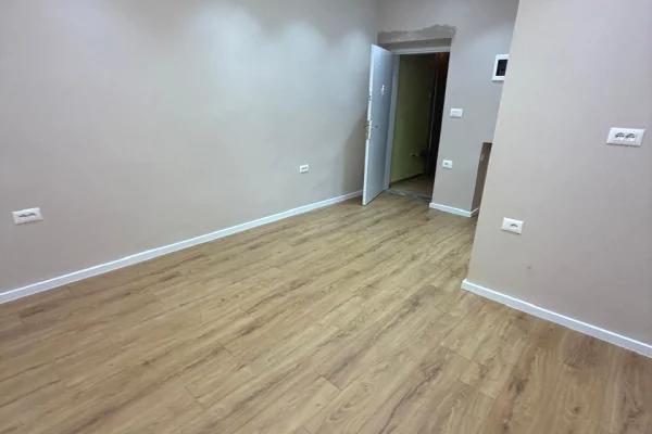 Shtepi ne shitje Apartament ne Tirane, Garsoniere, Mobilimi Bosh, pa mobiluar, Pagesa 7,500,000  Leke.