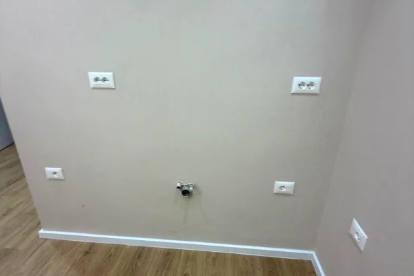 Shtepi ne shitje Apartament ne Tirane, Garsoniere, Mobilimi Bosh, pa mobiluar, Pagesa 7,500,000  Leke.