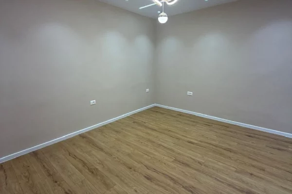 Shtepi ne shitje Apartament ne Tirane, Garsoniere, Mobilimi Bosh, pa mobiluar, Pagesa 7,500,000  Leke.