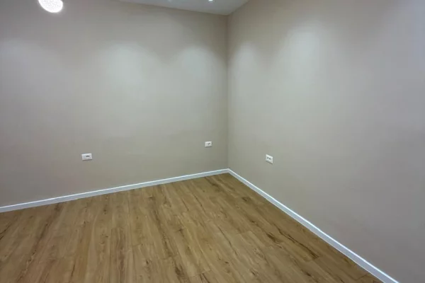 Shtepi ne shitje Apartament ne Tirane, Garsoniere, Mobilimi Bosh, pa mobiluar, Pagesa 7,500,000  Leke.