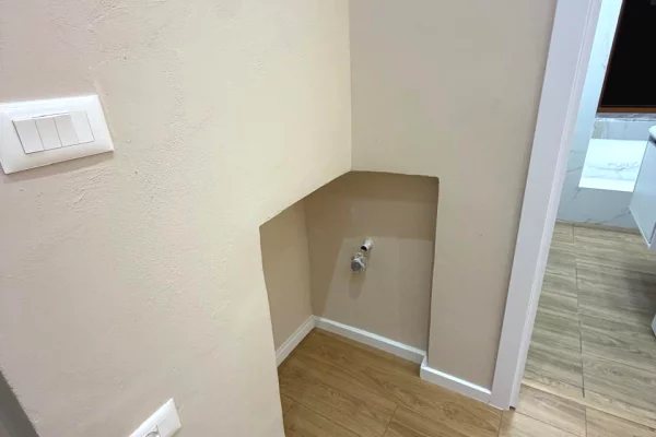 Shtepi ne shitje Apartament ne Tirane, Garsoniere, Mobilimi Bosh, pa mobiluar, Pagesa 7,500,000  Leke.