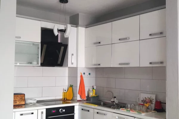 Shtepi me qera Apartament ne Tirane, 2+1, Mobilimi E mobiluar, Pagesa 40,000  Leke.