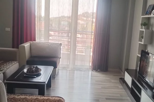Shtepi me qera Apartament ne Tirane, 2+1, Mobilimi E mobiluar, Pagesa 40,000  Leke.