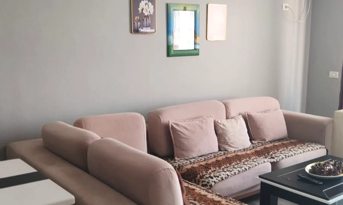 Shtepi me qera Apartament ne Tirane, 2+1, Mobilimi E mobiluar, Pagesa 40,000  Leke.
