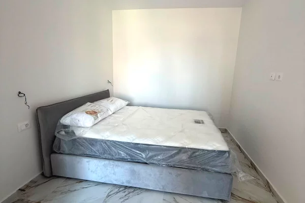 Shtepi me qera Apartament ne Tirane, 2+1, Mobilimi E mobiluar, Pagesa 65,000  Leke.