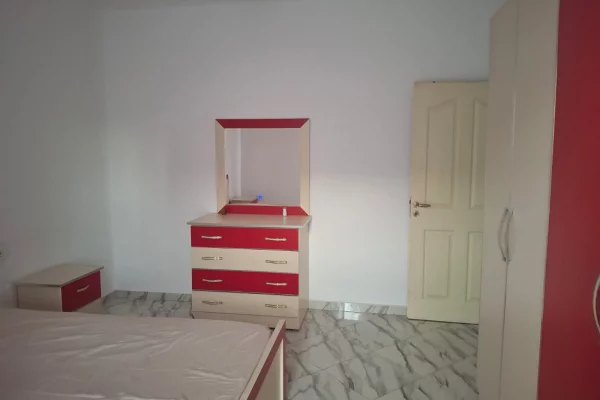 Shtepi me qera Apartament ne Tirane, 2+1, Mobilimi E mobiluar, Pagesa 55,000  Leke.