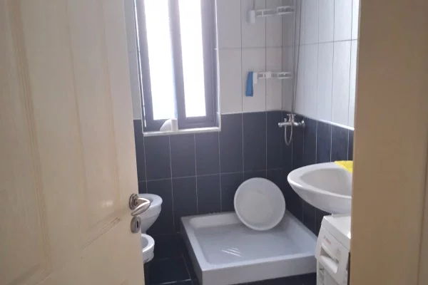 Shtepi me qera Apartament ne Tirane, 2+1, Mobilimi E mobiluar, Pagesa 55,000  Leke.