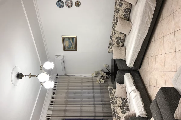 Shtepi me qera Apartament ne Tirane, 2+1, Mobilimi E mobiluar, Pagesa 50,000  Leke.