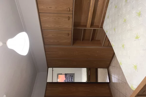 Shtepi me qera Apartament ne Tirane, 2+1, Mobilimi E mobiluar, Pagesa 50,000  Leke.